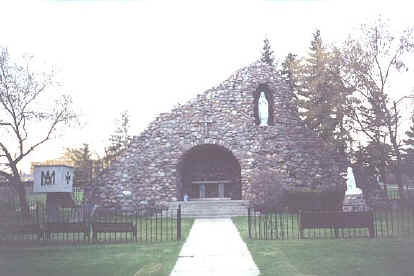 grotto.jpg (48060 bytes)