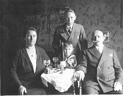 scmittfamily.jpg (47225 bytes)